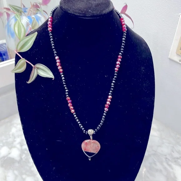 VINTAGE GORGEOUS HEART NECKLACE - Picture 1 of 6